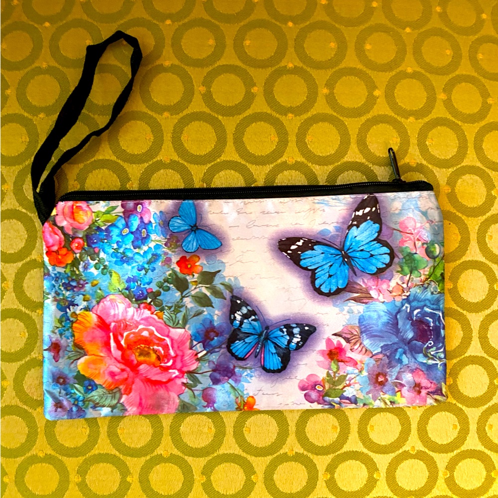 Flower wristlet with zipper